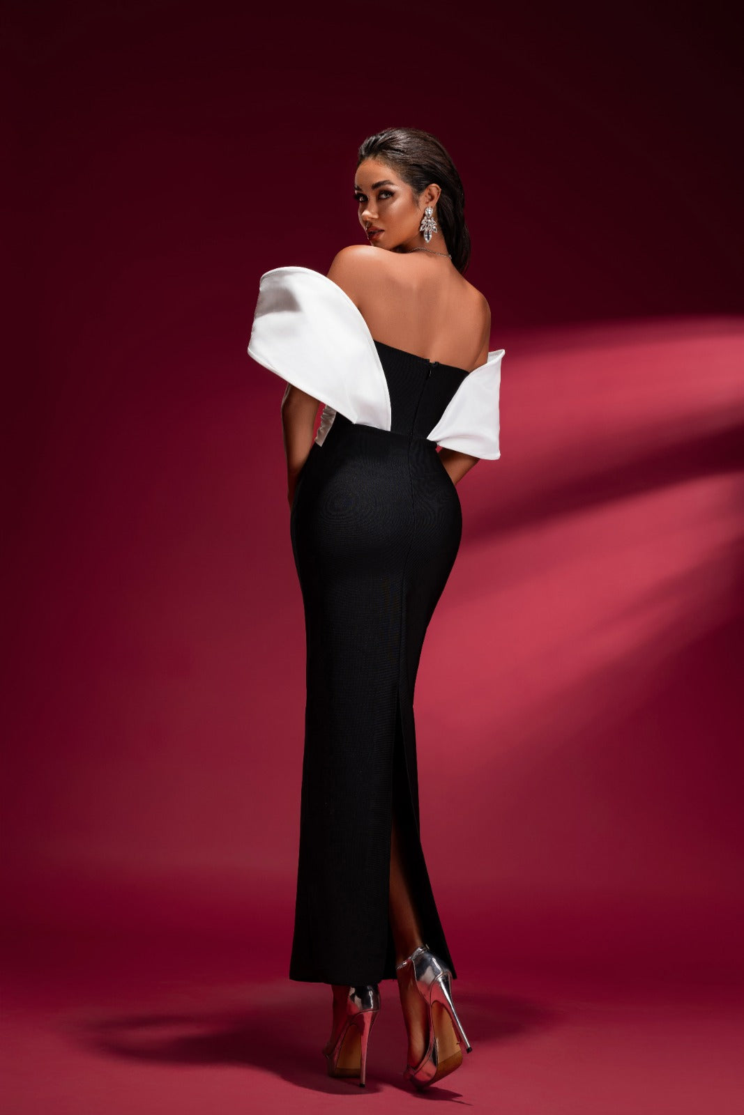 Lady Bold Wrapped Cape Black-White Dress